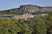 Vue de l'Hôtel du département avec le Lion de Belfort et la Citadelle en arrière plan