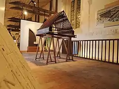 Vue de l'espace du musée d'art et d'histoire du Cap de Gascogne consacré aux communautés religieuses à Saint-Sever