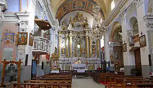 Vue de l'intérieur de la collégiale Sainte-Marie.