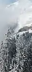 Vue de la chapelle depuis la télécabine d'Orelle en 2022.