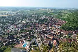 Poligny, et emplacement du château (en haut à droite)