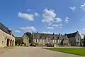 L’abbaye Sainte-Marie vue depuis la porterie.