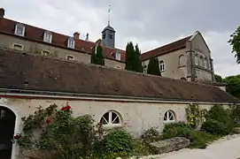 Galerie, cloître et bâtiments.