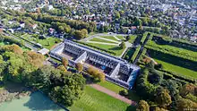 Vue aérienne des anciennes écuries de Meudon.