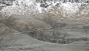 Vue de l'ancien pont par-dessus l'Isère habituellement englouti.