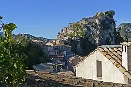 Vue du château depuis le haut de la ruelle du Soleil.