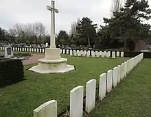 Vue partielle du cimetière militaire anglais de la Première Guerre mondiale.