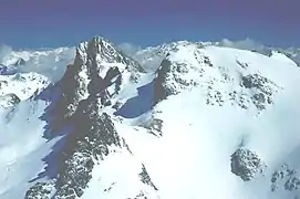 Vue du mont Thabor à droite et du pic du Thabor à gauche.