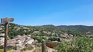 Vue du village depuis le site de Sainte-Croix.