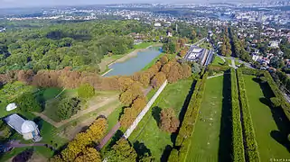 Vue aérienne de la terrasse de Meudon, avec l'étang de Bel Air.