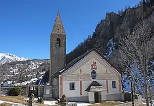 L’église Saint-Dalmas en hiver (depuis la route principale).