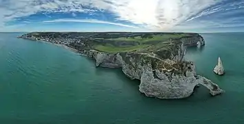 Vue panoramique du site d'Étretat