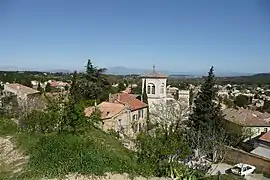 Vue sur le village, avec le Mont Ventoux en fond.