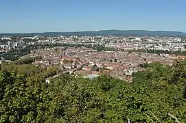 Photographie réalisée lors d'une promenade autour du Fort de Chaudanne, vue sur le centre historique de Besançon.