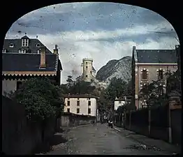 Vue sur le château de la rue du Lycée, Foix.