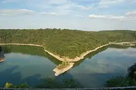 Parc du château et lac du Mervent.