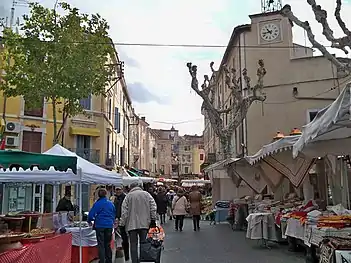 Vue du marché de la place de la Bouquerie