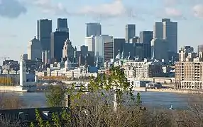 Le centre-ville de Montréal, incluant le Vieux-Port et le panorama.