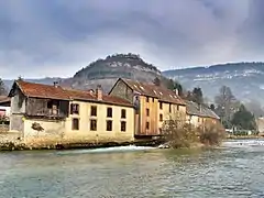 Vieux moulin à roues pendantes.