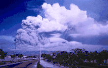 Le panache volcanique au-dessus du Pinatubo juste après l'explosion de juin 1991.