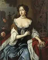 Portrait d'une femme assise vue de face, portant une robe à dentelles, un manteau doublé d'hermine, avec une couronne posée près d'elle