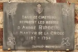 Plaque commémorative, croix du cimetière, la Chapelle-Heulin.