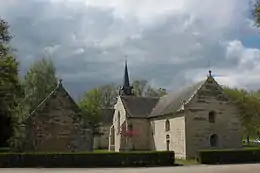 Chapelle de Sainte-Noyaley compris l'oratoire Saint-Jean, la fontaine et la croix du XVe siècle