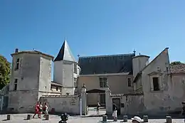 L'hôtel de Clerjotte abrite actuellement le musée Ernest-Cognacq - Saint-Martin-de-Ré.