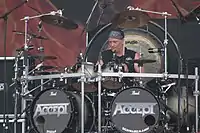 Stefan Schwarzmann avec Accept.