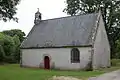 La chapelle Notre-Dame-de-la-Clarté à Kernours : vue extérieure d'ensemble.