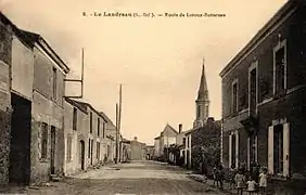 Carte postale datant des années 1910 représentant la rue de la Loire