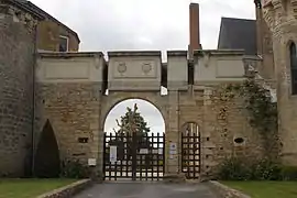 Entrée du château de Briant.