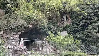 Réplique de la grotte de Lourdes.