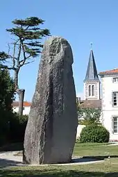 Menhir de Bourg-Jardin