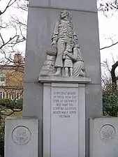 Monument aux morts de la Seconde Guerre mondiale et de la guerre de Corée.