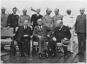 King, Roosevelt et Churchill, le 18 août 1943 à la conférence de Québec.