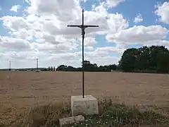 Calvaire situé sur le vieux chemin de poste.