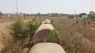 Anciens wagons-citernes, au Sénégal.