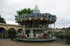 Galopant, dorénavant à Walibi Holland sous le nom Merrie Go Round.