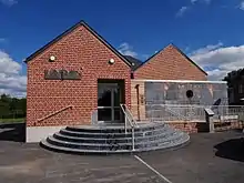 La salle des fêtes de Wallers-en-Fagne (Nord, France) : escalier en pierre bleue.