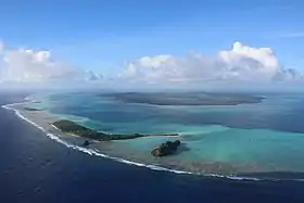Photo aérienne de Nukuloa (à gauche).