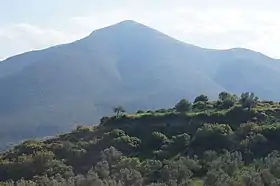 Le mont Parthénion depuis le site de l'antique Hysiai à Achladókampos