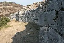 Photographie d'un mur cyclopéen