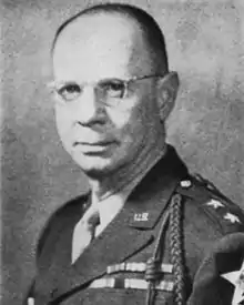 Le général Walter M. Robertson