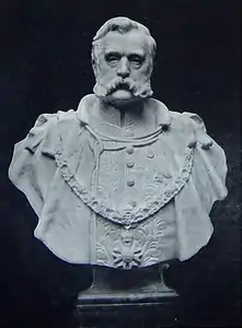Sir Walter Sendall (en) (1902), marbre, Londres, National Portrait Gallery.