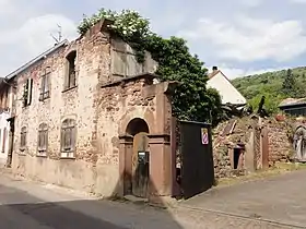 Maison de tanneur en ruines (XVIe-XVIIe-XVIIIe),66 rue du Général-Strohl.