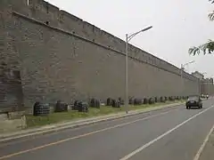 Les murs de la forteresse.
