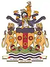 Le cimier des armes de Windsor comporte un cerf qui tient un collier de wampum autochtone et une roue d'automobile, symbole de l'industrie de la ville.