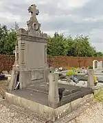 Tombe de Fidèle Dourge au cimetière de Warlaing.