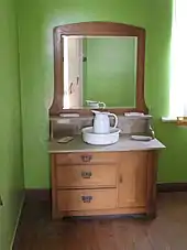 Meuble de toilette et service de toilette, Kolmanskop, Namibie.